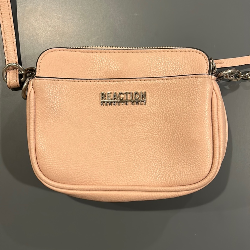 Reaction Kenneth Cole crossbody